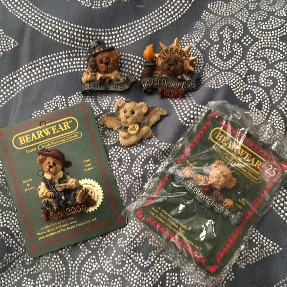 Great Condition Boyd’s Bears Pins